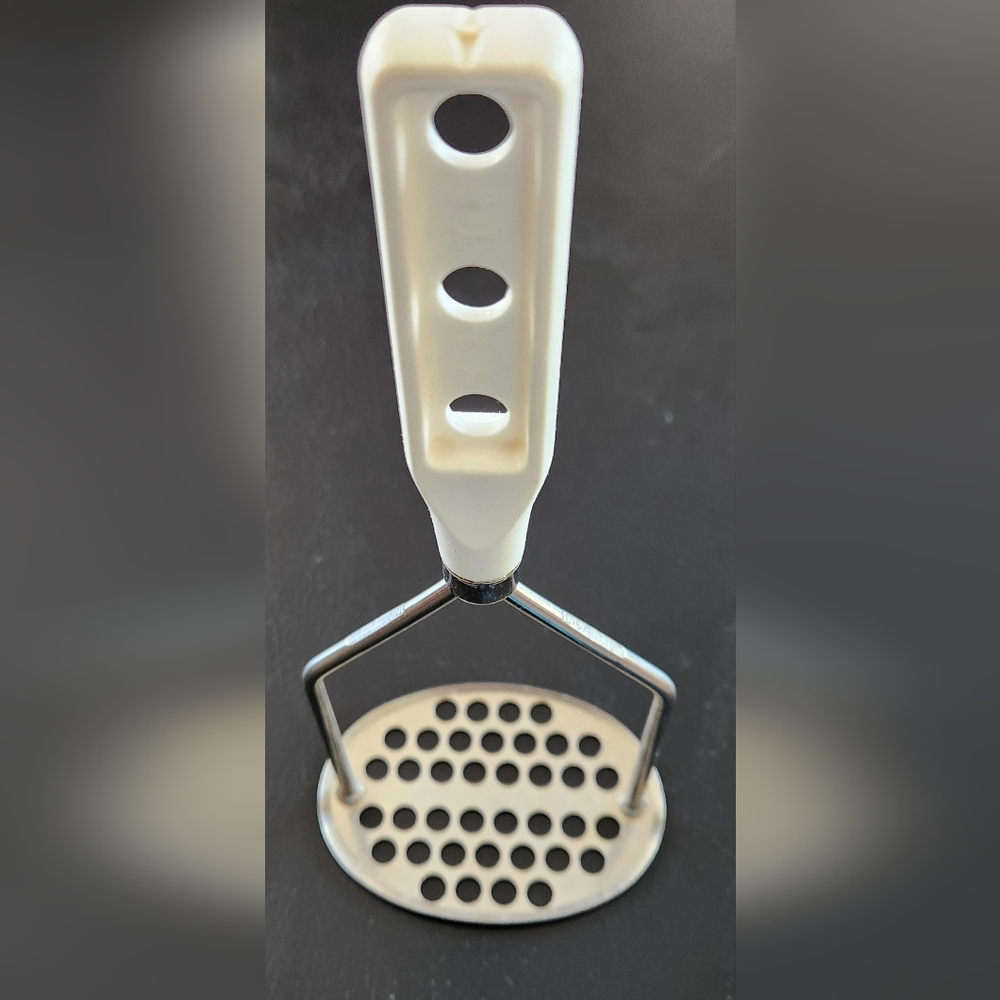 VINTAGE PPL PEDRINI ITALY POTATO MASHER